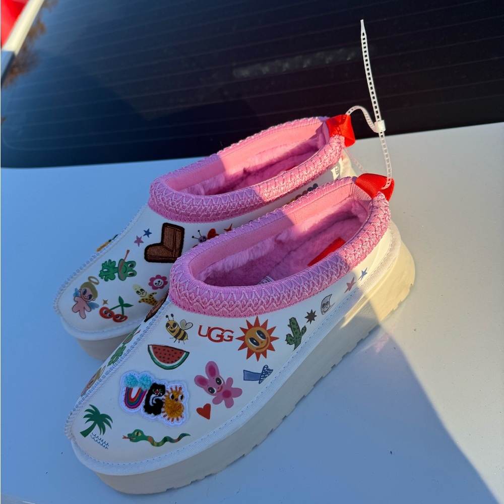 UGG Womens Slippers - White and Pink